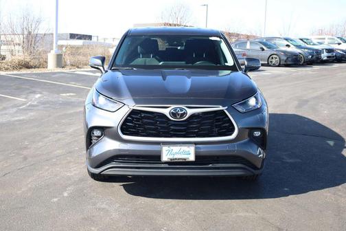 Magnetic Gray Metallic 2024 Toyota Highlander LE