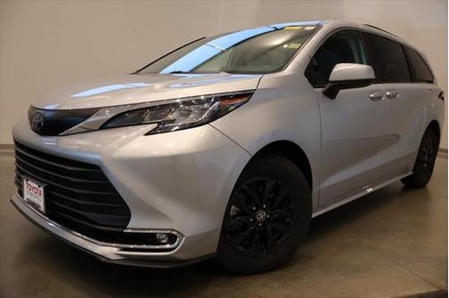 2023 Toyota Sienna XLE 8 Passenger