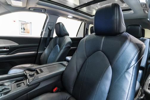 Midnight Black Metallic 2025 Toyota Grand Highlander Platinum