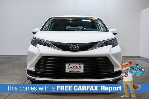 2024 Toyota Sienna LE