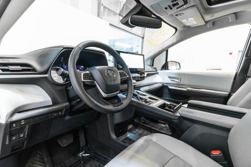 Wind Chill Pearl 2025 Toyota Sienna XLE