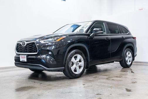 Midnight Black Metallic 2024 Toyota Highlander LE