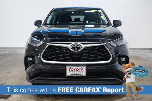 Midnight Black Metallic 2024 Toyota Highlander LE