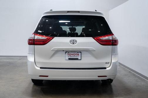 2016 Toyota Sienna XLE