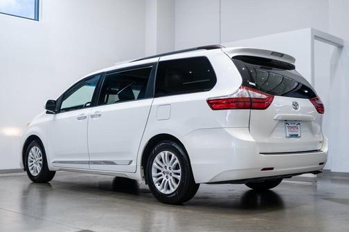 2016 Toyota Sienna XLE