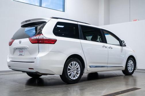 2016 Toyota Sienna XLE