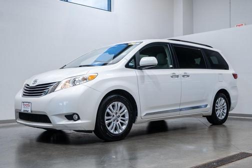 2016 Toyota Sienna XLE