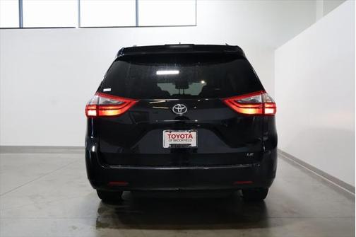 2020 Toyota Sienna LE