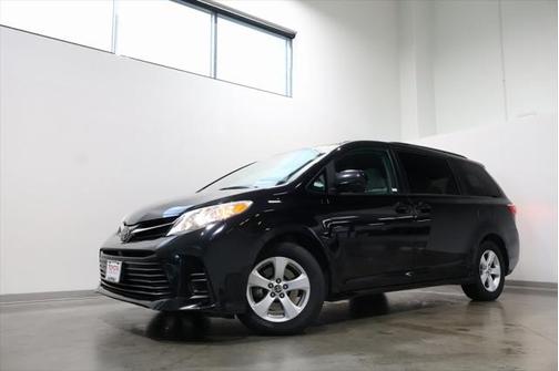 2020 Toyota Sienna LE