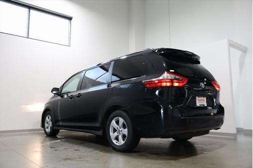 2020 Toyota Sienna LE