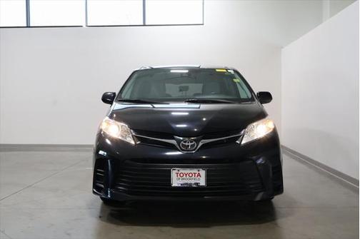 2020 Toyota Sienna LE
