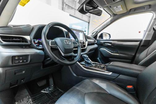 Celestial Silver Metallic 2022 Toyota Highlander Platinum