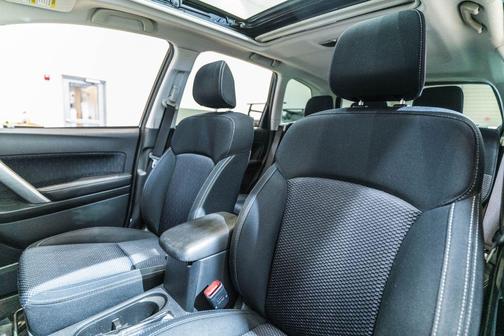 Crystal Black Silica 2017 Subaru Forester 2.5i Premium