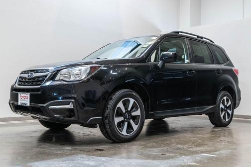 Crystal Black Silica 2017 Subaru Forester 2.5i Premium