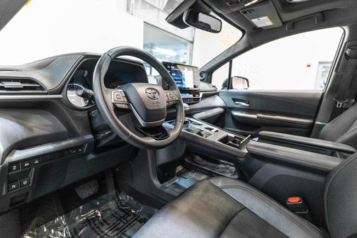 2023 Toyota Sienna XSE 7 Passenger