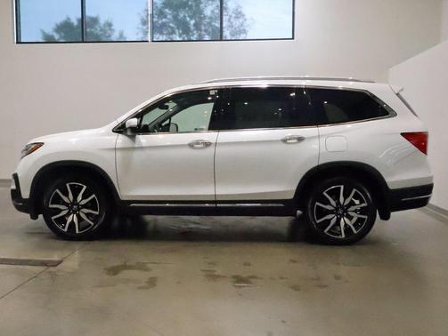 2022 Honda Pilot Touring 8-Passenger