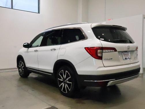2022 Honda Pilot Touring 8-Passenger