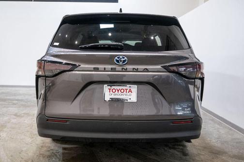 2024 Toyota Sienna LE
