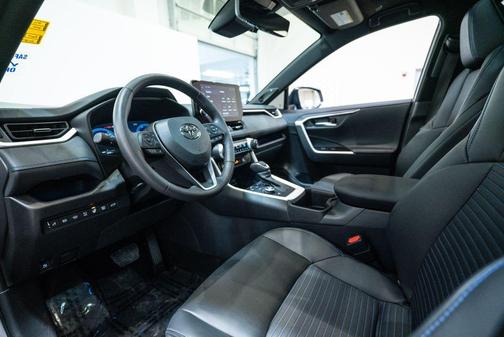 2025 Toyota RAV4 Hybrid SE