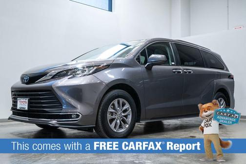 2022 Toyota Sienna XLE