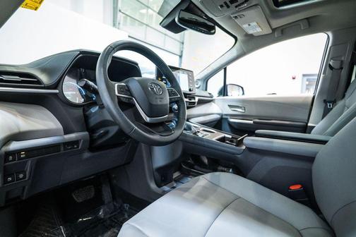 2022 Toyota Sienna XLE