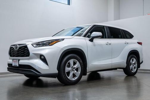 2023 Toyota Highlander LE