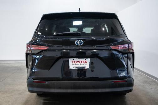 2022 Toyota Sienna LE