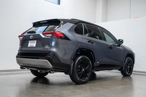2022 Toyota RAV4 Hybrid SE