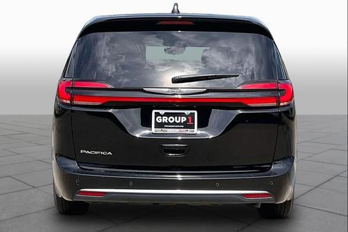 Diamond Black Crystal Pearlcoat 2024 Chrysler Pacifica Touring L