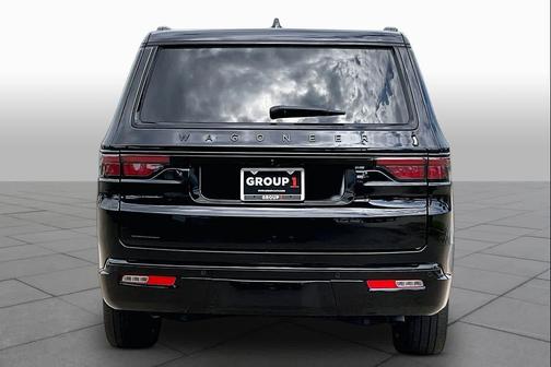 Diamond Black Crystal Pearlcoat 2023 Jeep Wagoneer Series II Carbide 4x4