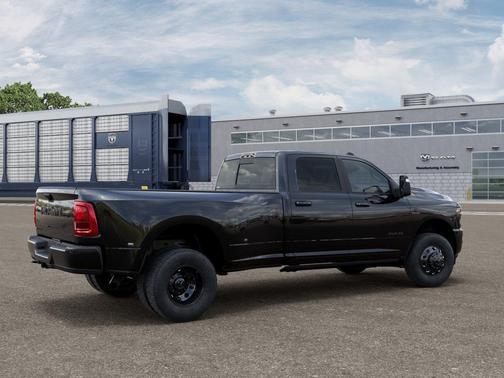 2026 RAM 3500 Laramie Crew Cab 4x4 8' Box