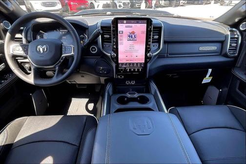 Diamond Black Crystal Pearlcoat 2026 RAM 3500 Laramie Crew Cab 4x4 8' Box