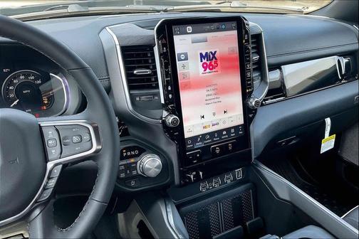 Diamond Black Crystal Pearlcoat 2026 RAM 1500 Laramie