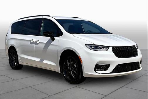 Bright White Clearcoat 2026 Chrysler Pacifica L