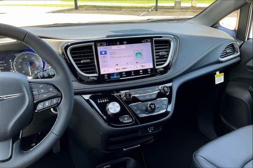 Bright White Clearcoat 2026 Chrysler Pacifica L