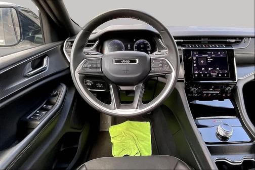 Bright White Clearcoat 2024 Jeep Grand Cherokee Altitude