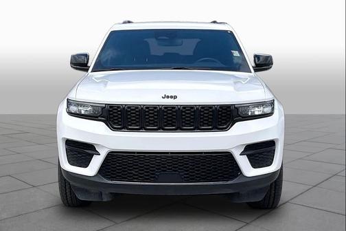 Bright White Clearcoat 2024 Jeep Grand Cherokee Altitude