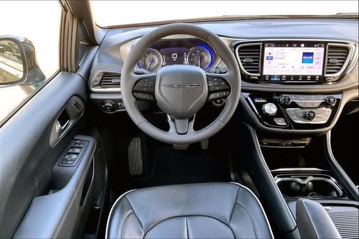 Granite Crystal Metallic Clearcoat 2023 Chrysler Pacifica Limited