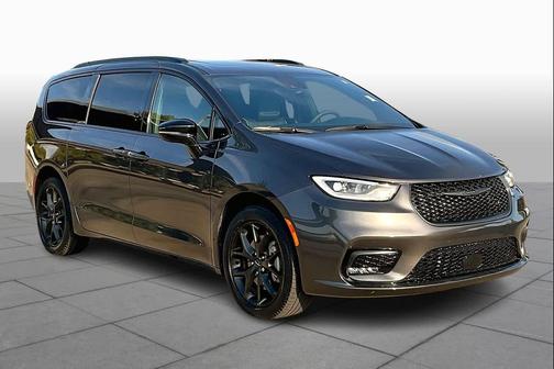 Granite Crystal Metallic Clearcoat 2023 Chrysler Pacifica Limited