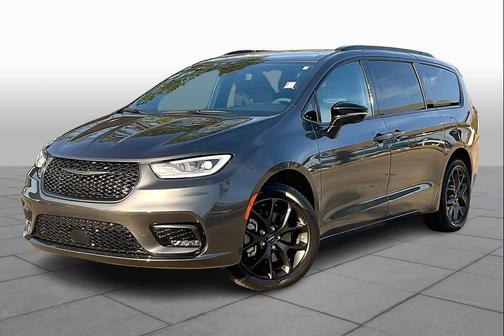 Granite Crystal Metallic Clearcoat 2023 Chrysler Pacifica Limited