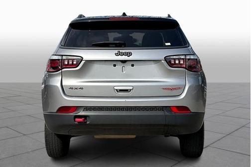 Photo 4 of 33 of 2020 Jeep Compass Trailhawk