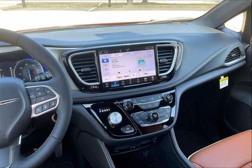 Red Hot Pearlcoat 2026 Chrysler Pacifica L