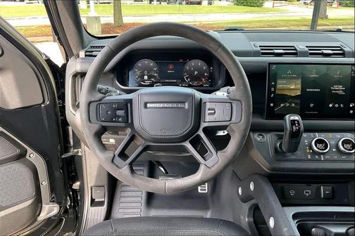 2023 Land Rover Defender V8