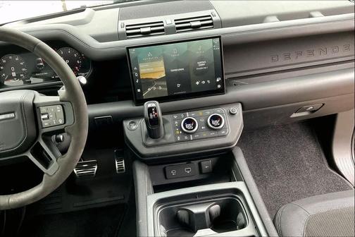 2023 Land Rover Defender V8