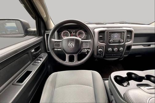 Brilliant Black Crystal Pearlcoat 2015 RAM 1500 Tradesman/Express