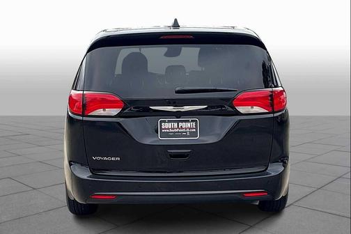 2025 Chrysler Voyager LX