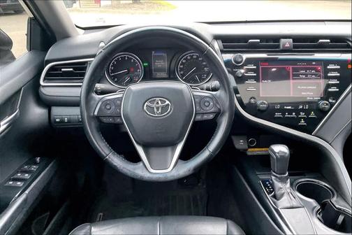 Midnight Black Metallic 2018 Toyota Camry SE