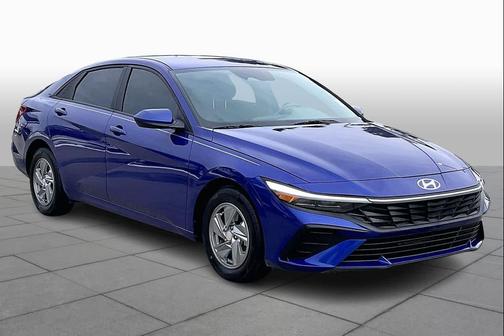 2024 Hyundai ELANTRA SE