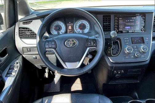 2018 Toyota Sienna SE