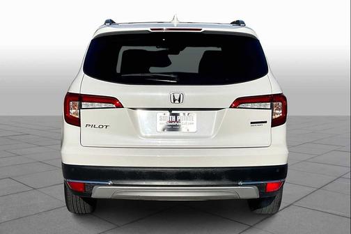 2022 Honda Pilot Touring 8-Passenger